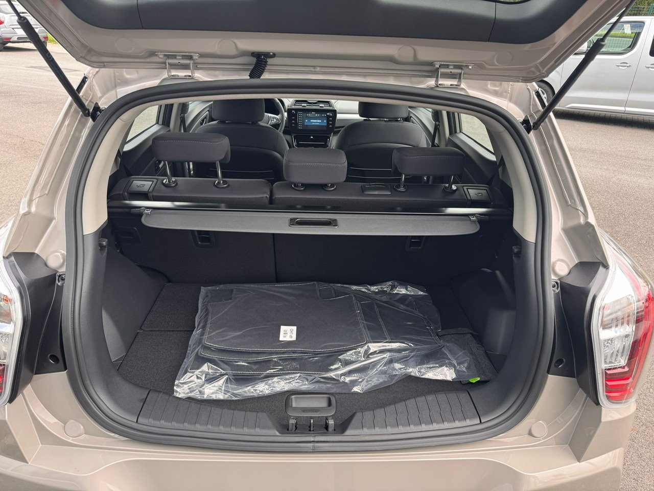 Tivoli 1.5 Benzín 120kW/163k | Style